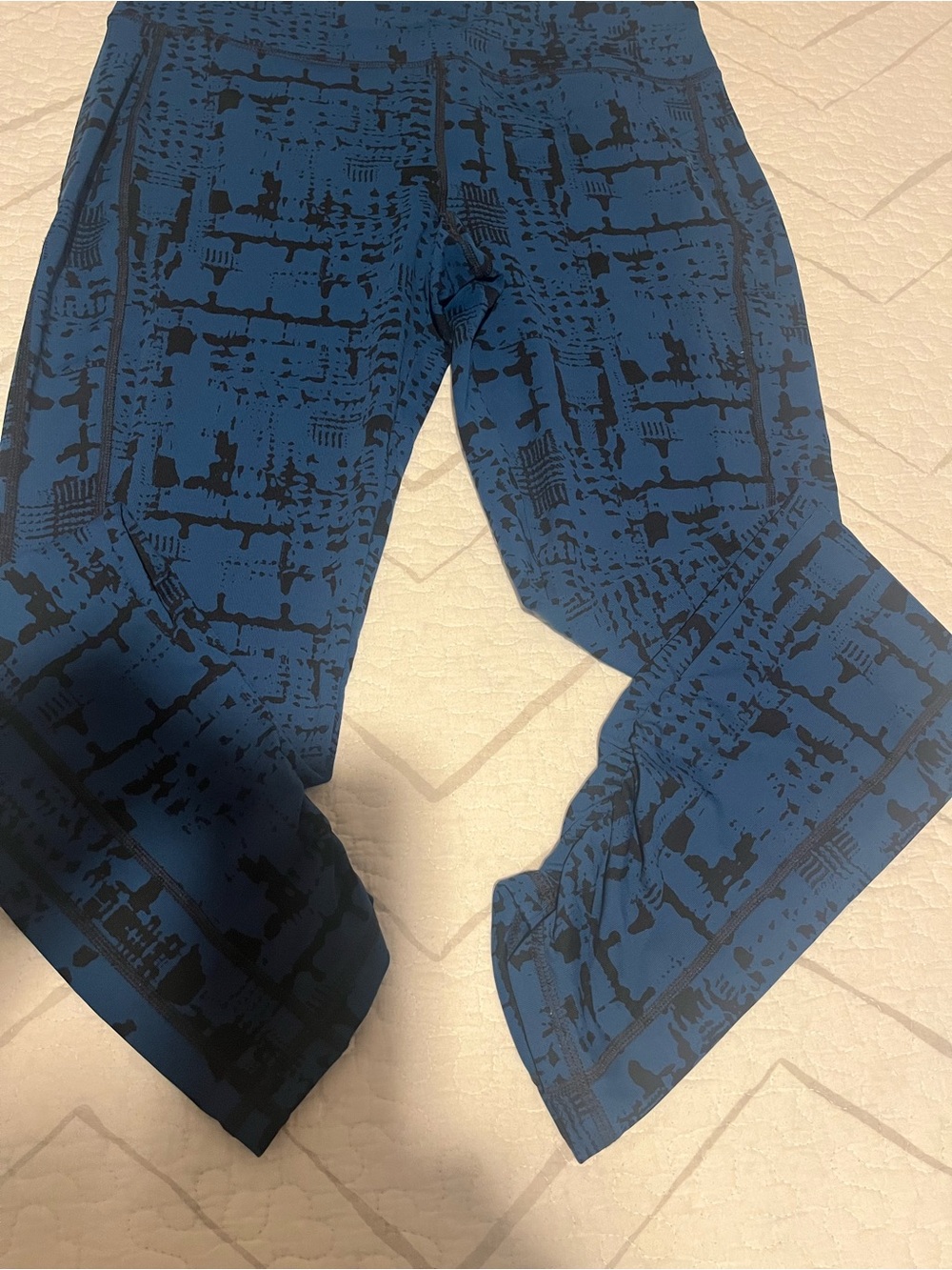 Cabi Medium,Skinny Tech Cool Down Ruched Leggings, Blue & Black Print 
Like New